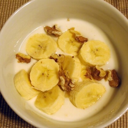 私もクルミが大好きです。朝食に美味しく頂きました。ご馳走様☆